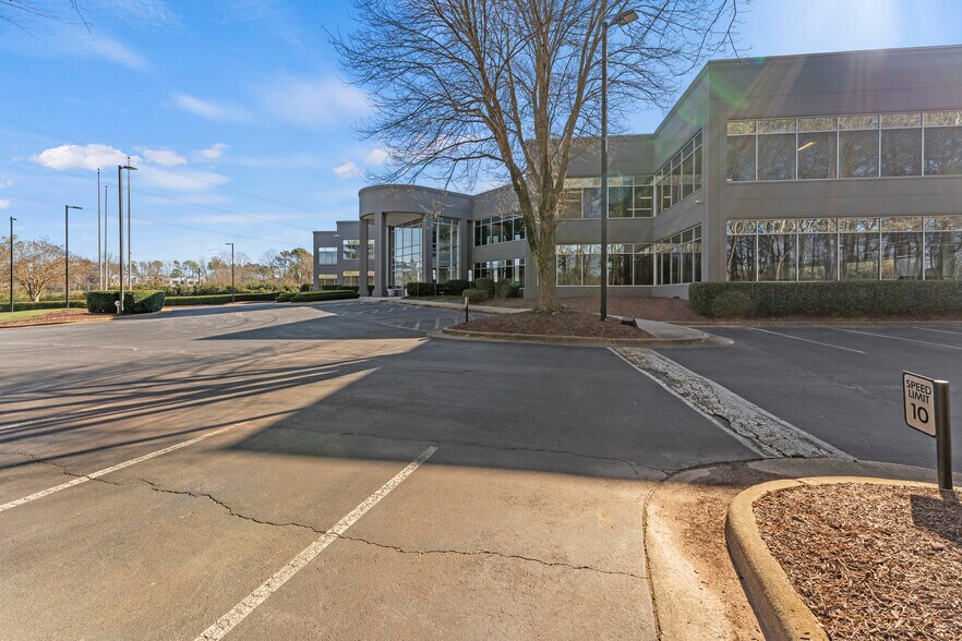 More Photos Of 5520 Capital Center Dr, Raleigh Office For Sale
