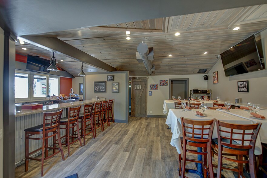 More Photos Of 514 NW Dixie Hwy, Stuart Restaurant For Sale