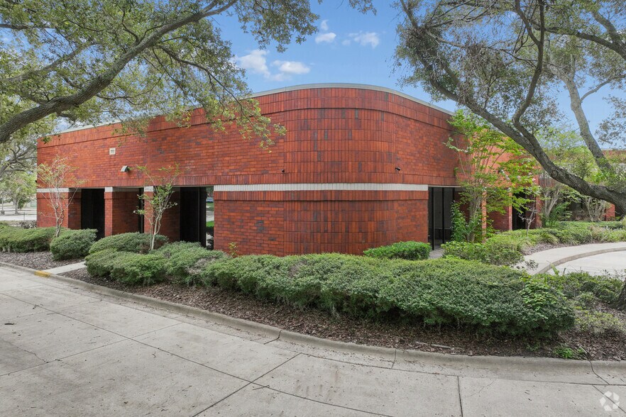 More Photos Of 16001 Bay Vista Dr, Clearwater Office For Lease
