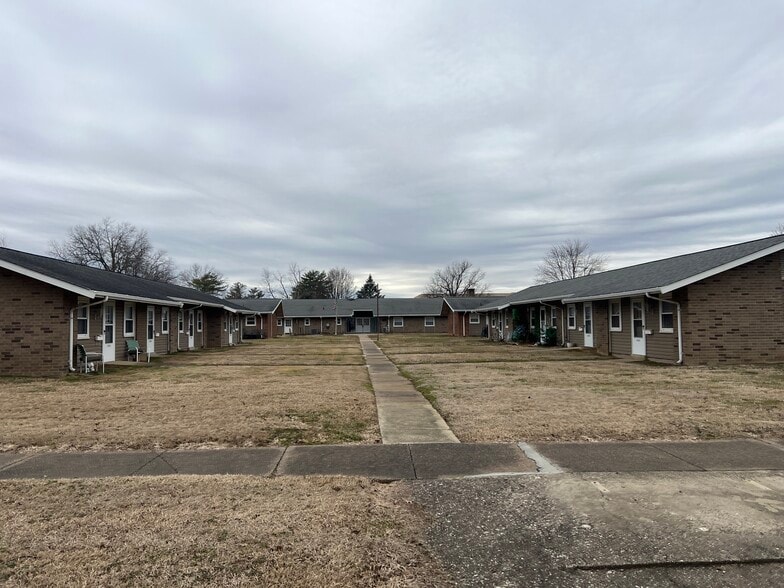 More Photos Of 1450 Luther Sq, Evansville Apartments For Sale
