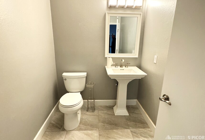 More Photos Of 2020 N Forbes Blvd, Tucson Office For Lease
