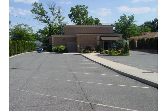 More Photos Of 1074 Old Country Rd, Plainview Medical For Lease
