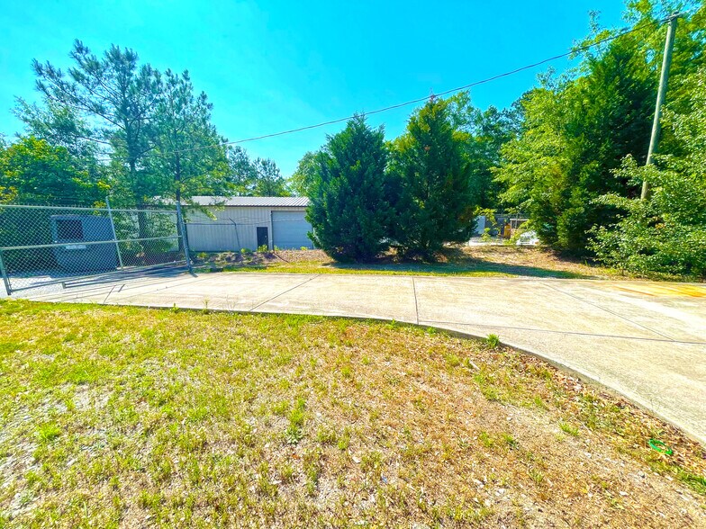 More Photos Of 6027 Business Park Dr, Columbus Flex For Lease