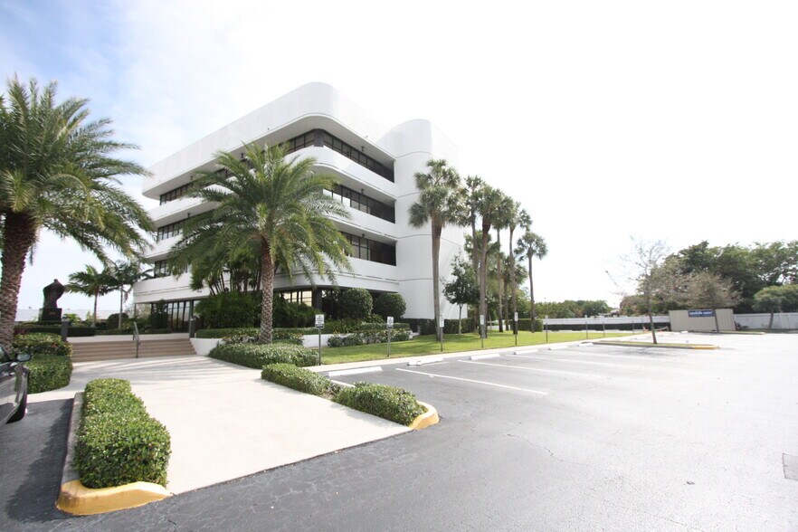 More Photos Of 4700 NW Boca Raton Blvd, Boca Raton Office For Sale