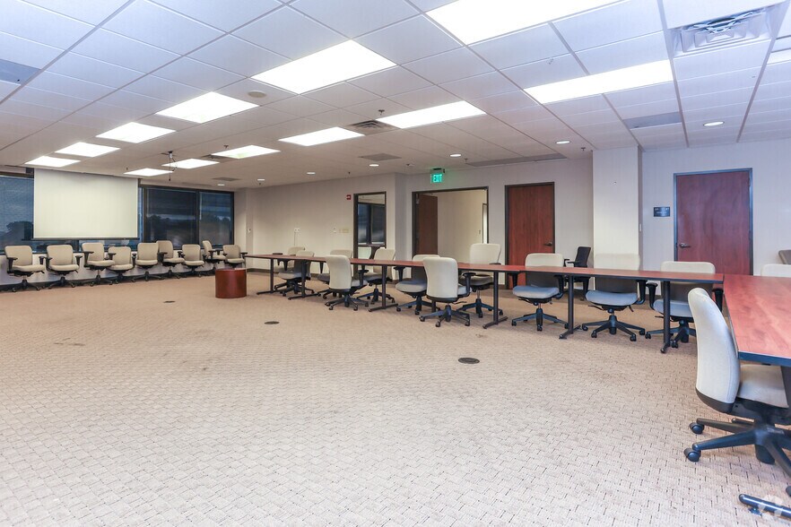 More Photos Of 450 E John Carpenter Fwy, Irving Office For Sale