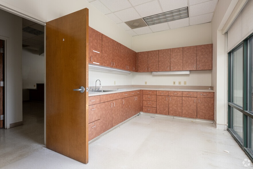 More Photos Of 7360 W Friendly Ave, Greensboro Unknown For Lease