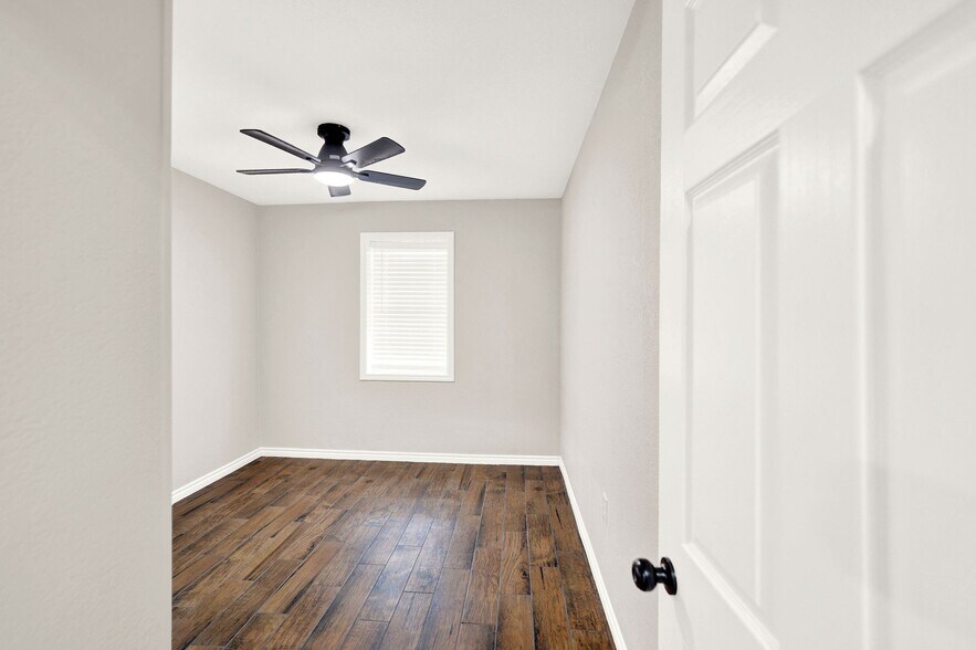 More Photos Of 285 San Antonio, Leming Multifamily For Sale