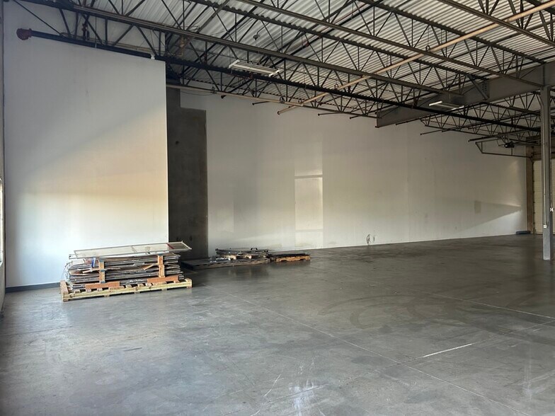 More Photos Of 720 N Heartland Dr, Sugar Grove Warehouse For Lease
