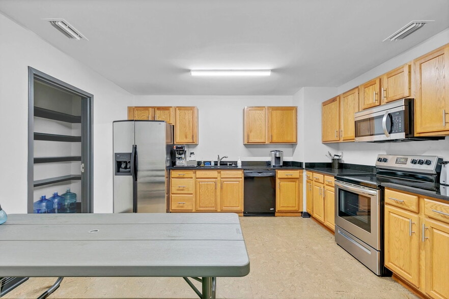 More Photos Of 5060 Jack Springs Rd, Atmore Light Distribution For Sale