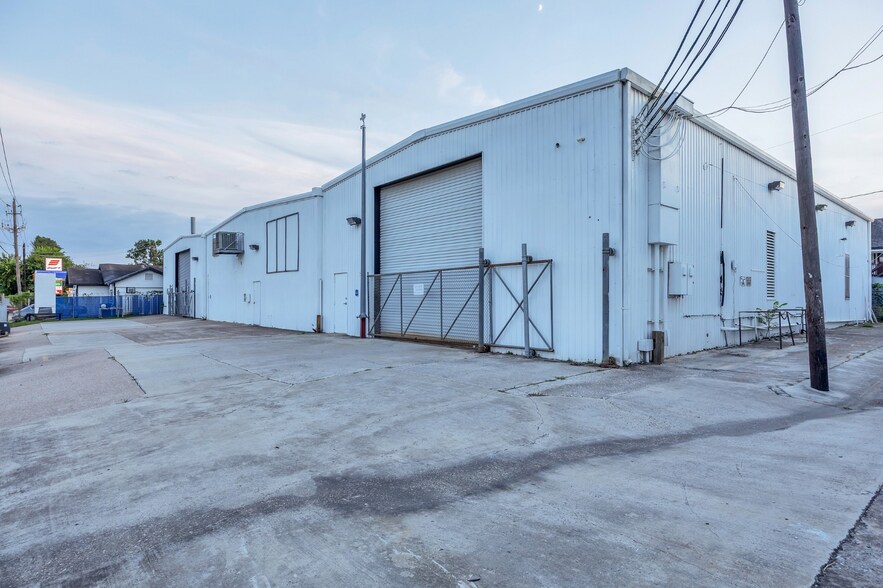 More Photos Of 1406-1420 Telephone Rd, Houston Showroom For Lease