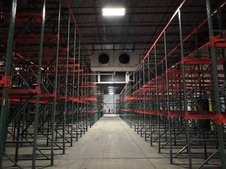 More Photos Of 220 W Ewing Ave, South Bend Refrigeration Cold Storage For Lease