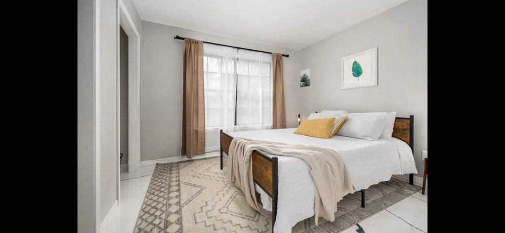 More Photos Of 2001 N 61st Ave, Pensacola Apartments For Sale