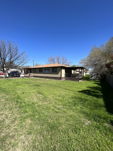 Primary Photo Of 231 Redbud Ln, New Braunfels Office For Sale