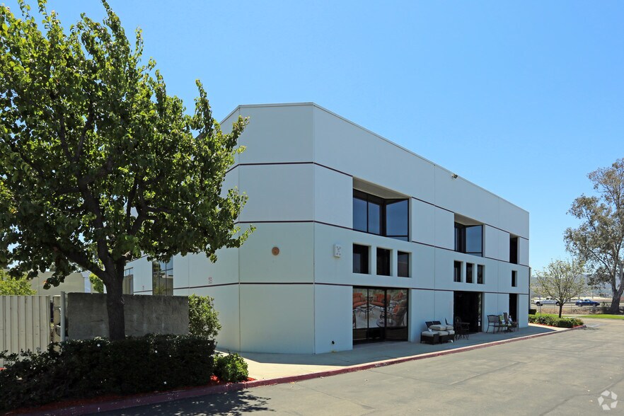 More Photos Of 960 Los Vallecitos Blvd, San Marcos Showroom For Lease