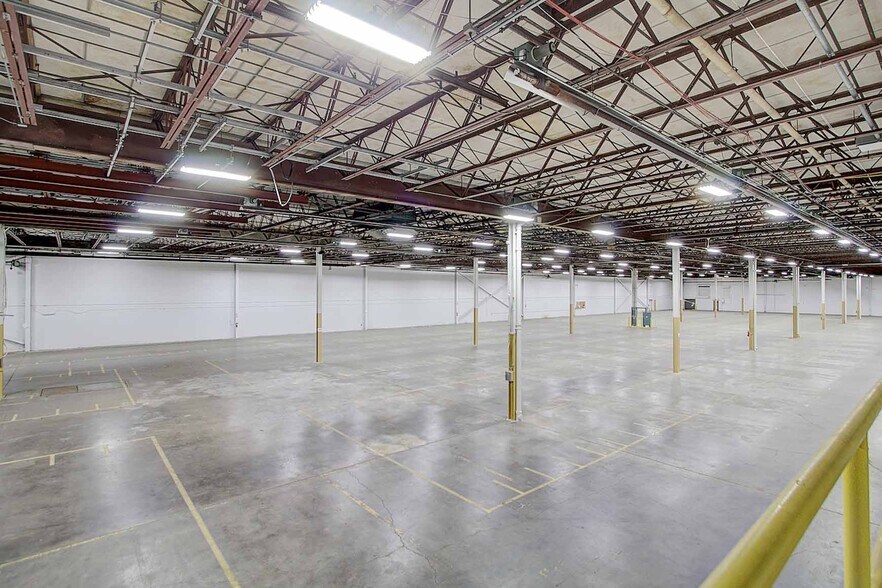 More Photos Of 4000 Auburn St, Rockford Distribution For Lease