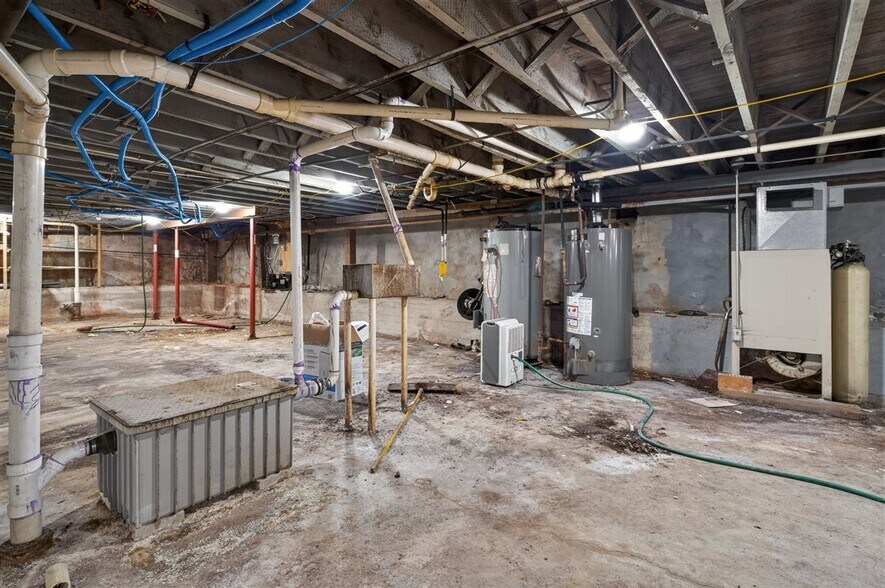 More Photos Of 602 G Ave, Grundy Center Fast Food For Sale