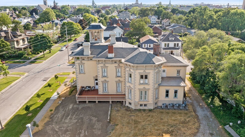 More Photos Of 403 E Adams St, Sandusky Hospitality For Sale