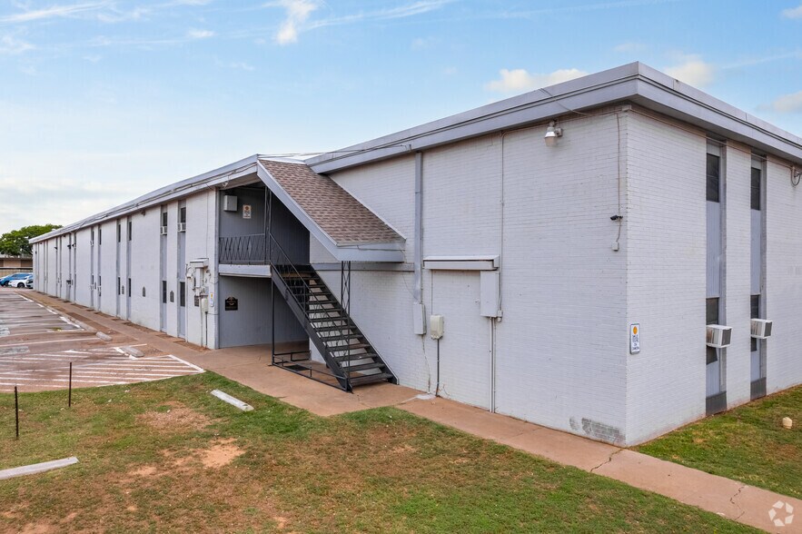 More Photos Of 2301 50th St, Lubbock Apartments For Sale