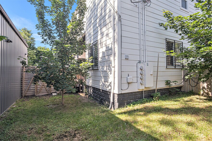 More Photos Of 2601-2603 N 45th St, Omaha Storefront Retail Residential For Sale