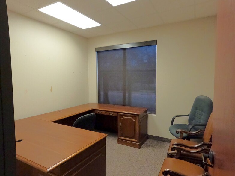 More Photos Of 6570 Naaman Forest Blvd, Garland Medical For Sale