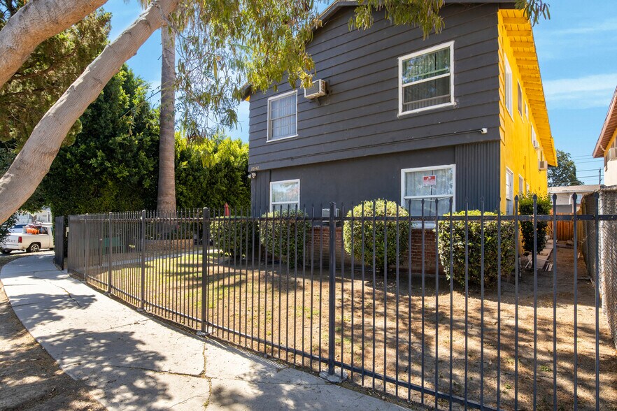 More Photos Of 20542 Hartland St, Winnetka Apartments For Sale