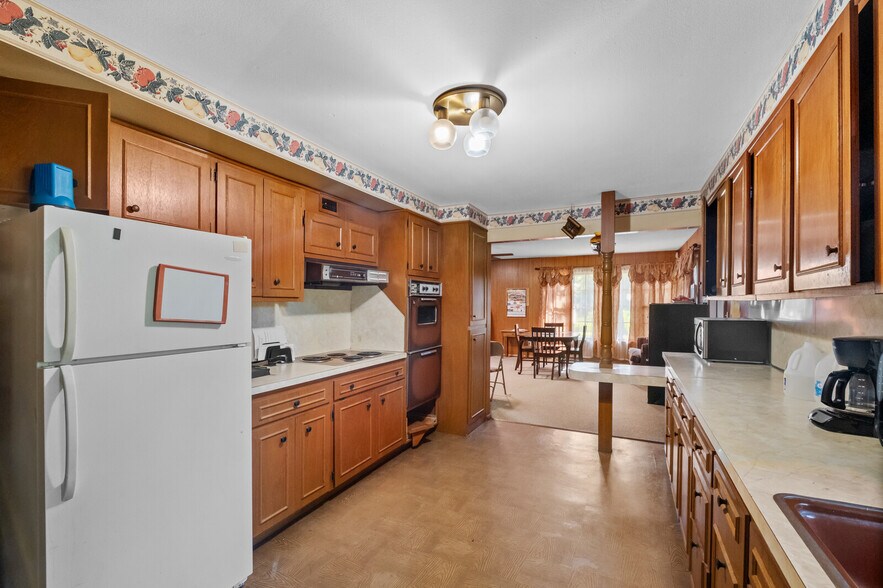 More Photos Of 1400 Locust st, Stilwell Office Residential For Sale