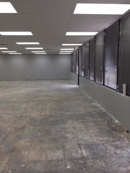 More Photos Of 5602-5608 Pinemont Dr, Houston Storefront Retail Office For Lease