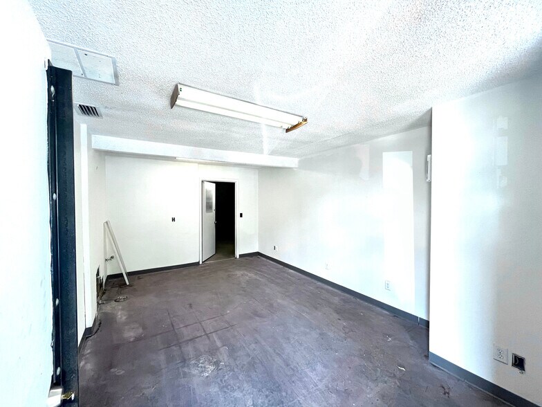 More Photos Of 4131 Lenox Ave, Jacksonville Warehouse For Lease