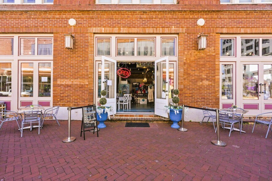 More Photos Of 202 25th St, Galveston Restaurant For Sale