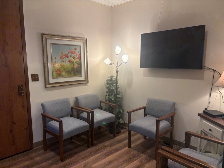 More Photos Of 5567 Reseda Blvd, Tarzana Medical For Sale