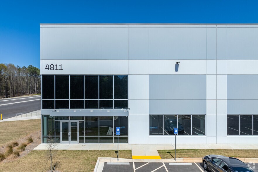 More Photos Of 4811 Flat Shoals Rd, Union City Distribution For Lease