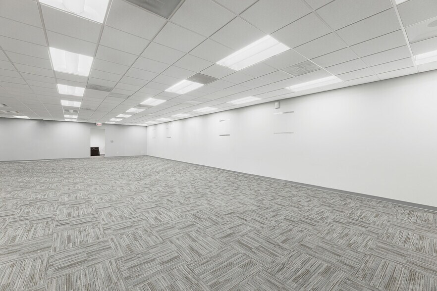 More Photos Of 5362-5364 W Devon Ave, Chicago Office For Sale
