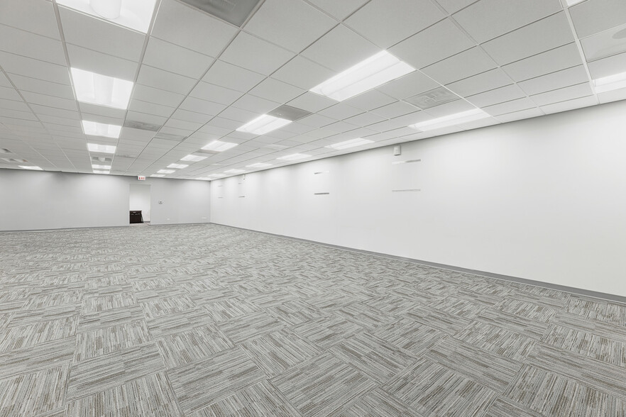 More Photos Of 5364 W Devon Ave, Chicago Medical For Sale