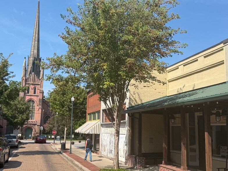 More Photos Of 124 Trinity St, Abbeville Storefront For Sale
