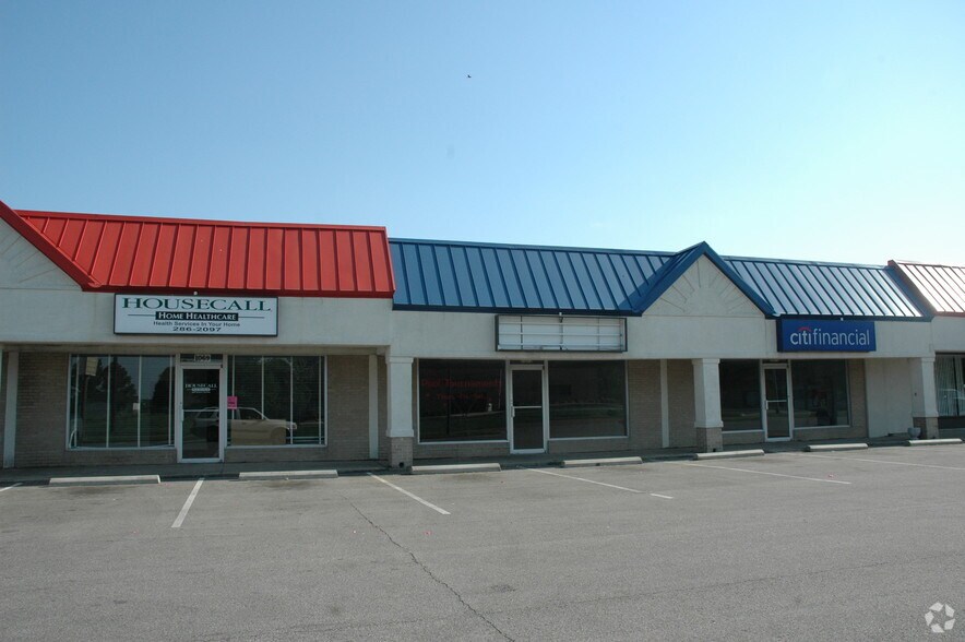 Primary Photo Of 1000-1099 Vendall Rd, Dyersburg General Retail For Lease