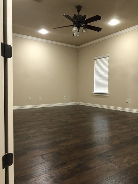 More Photos Of 1400 W Mayfield Rd, Arlington Loft Creative Space For Lease