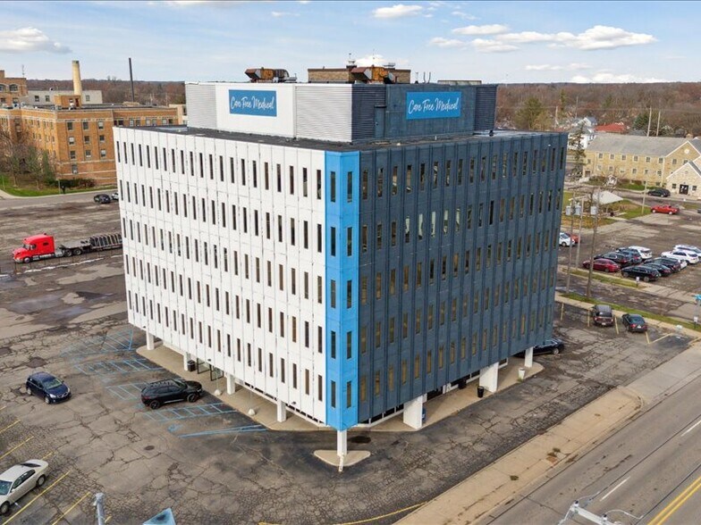 More Photos Of 1100 W Saginaw St, Lansing Medical For Sale