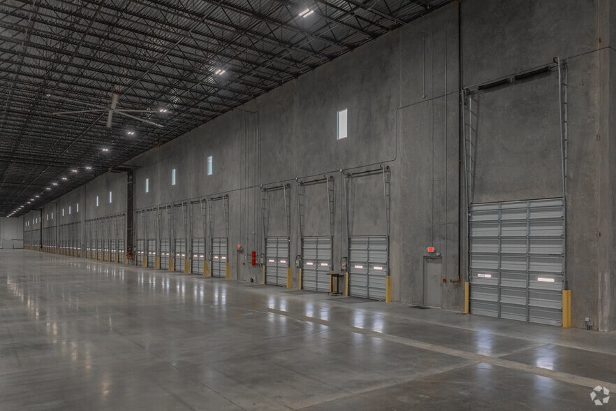 More Photos Of 210 Sunridge Blvd, Wilmer Distribution For Lease