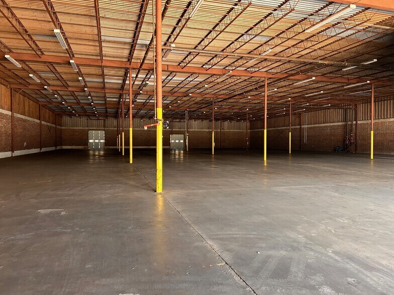 More Photos Of 1030 Campbell St, Thomasville Warehouse For Lease