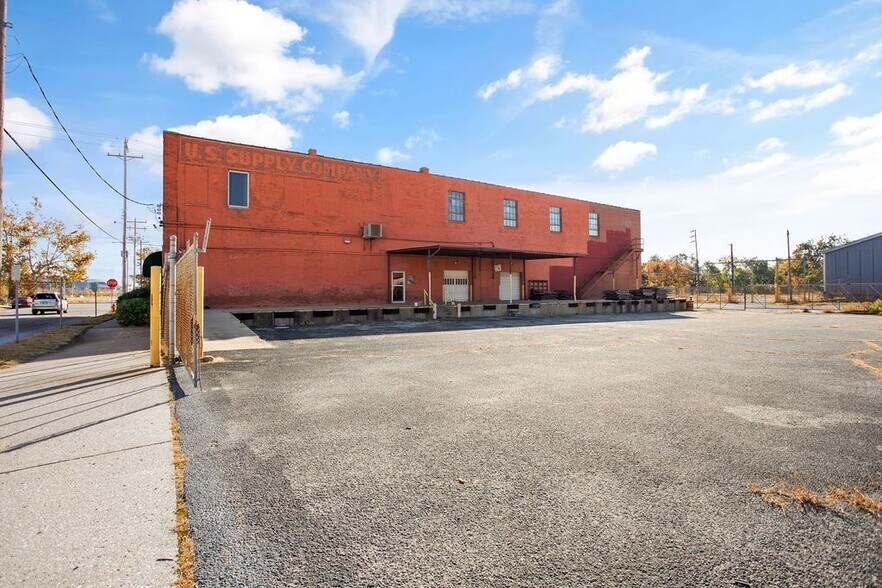 More Photos Of 706 SW 3rd St, Oklahoma City Warehouse For Sale