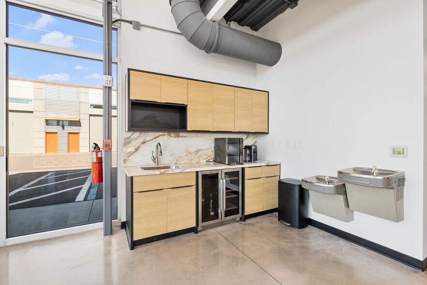 More Photos Of 1111 N 34th St, Tampa Self Storage For Sale