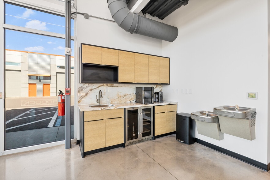 More Photos Of 1111 N 34th St, Tampa Self Storage For Sale