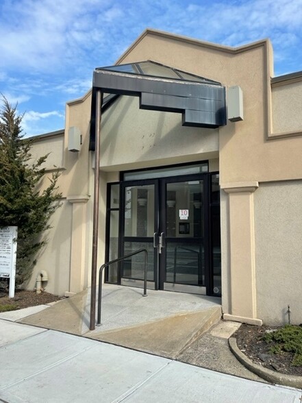 Primary Photo Of 10 Union Ave, Lynbrook Office For Sale