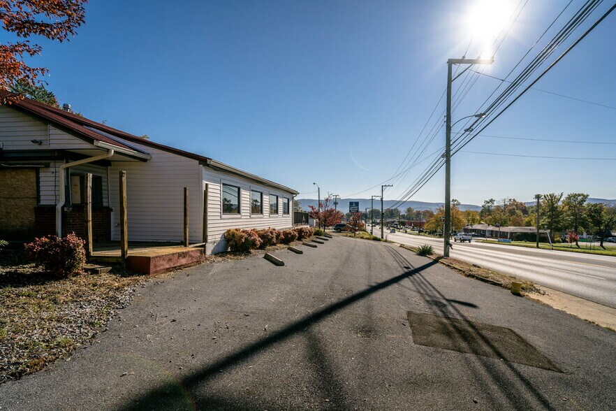 More Photos Of 2323 W Main St, Waynesboro General Retail For Sale