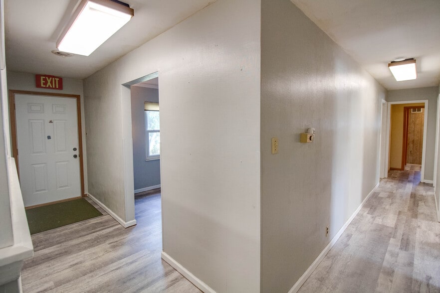 More Photos Of 440 S Prairie St, Bethalto General Retail For Sale