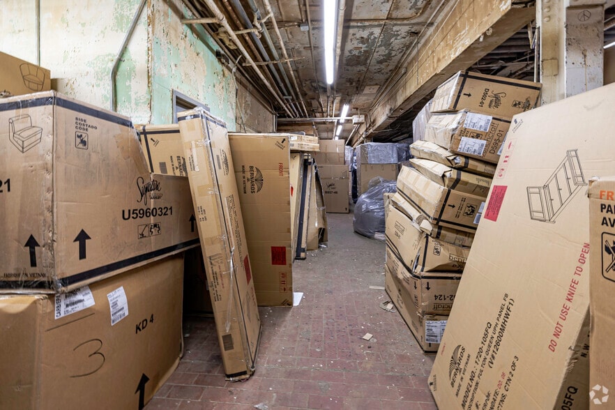 More Photos Of 830 Barry St, Bronx Warehouse For Lease