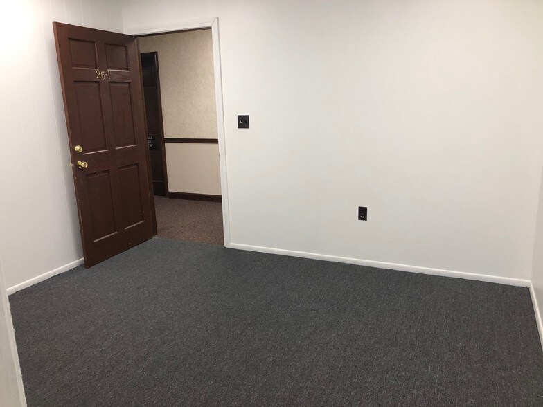 More Photos Of 730 Boston Post Rd, Sudbury Unknown For Lease