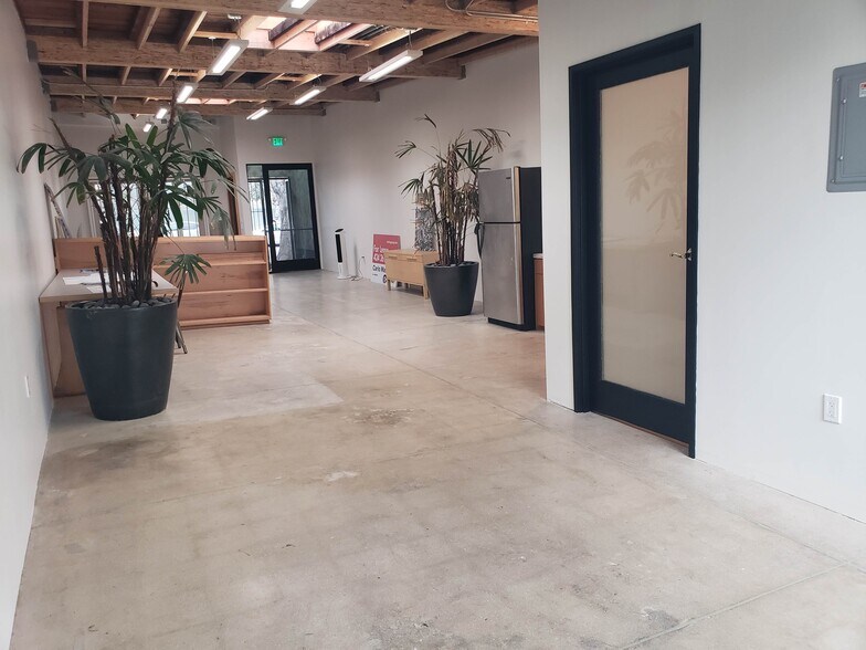 More Photos Of 3020 Whittier Blvd, Los Angeles Storefront For Lease