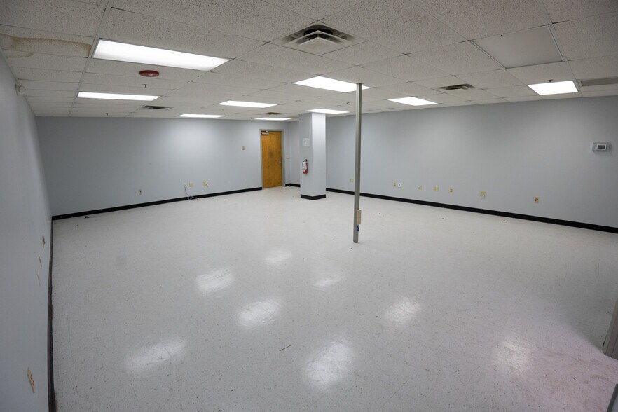 More Photos Of 2140 W Washington St, Orlando Distribution For Lease