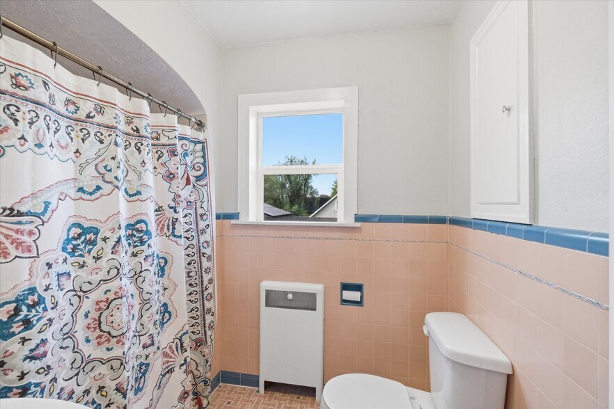 More Photos Of 105 W 200 N, Logan Office For Sale